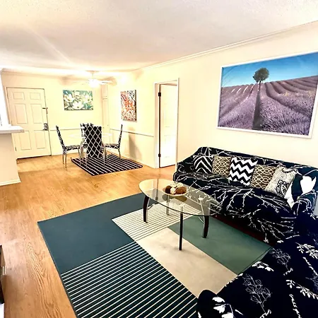 Marina Breeze 2 Bedroom Apt With 2 Bathroom